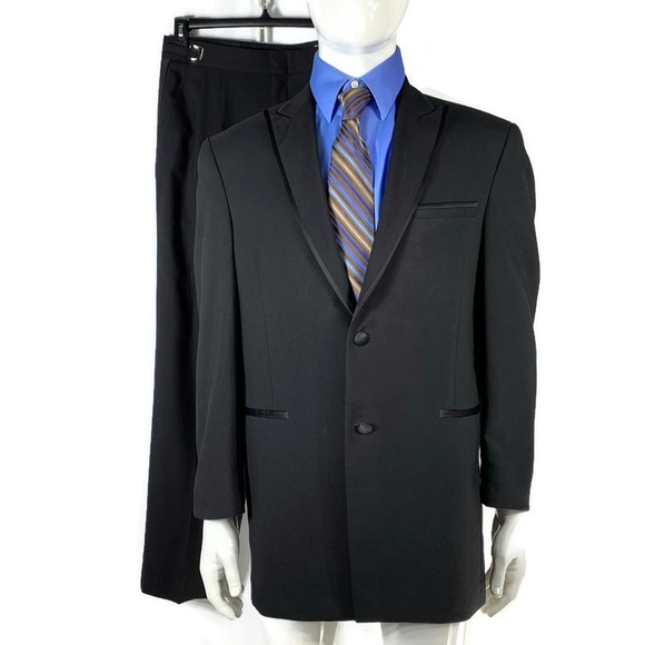 Haps Ralph Lauren Men’s Suit Size 40R